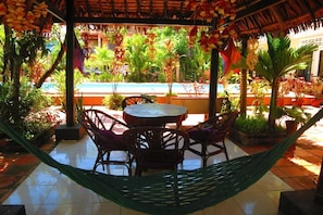 Outdoor dining - Kampot Guesthouse (Kampot)