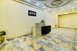 A spacious lobby with a marble floor, a reception desk, and a sign that reads 'OYO'. - Hotel O The Suresh Mahal Resort (Jaipur)