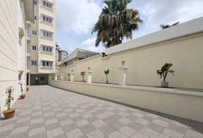 Property grounds - New Listing (Yaoundé)