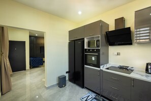 Private kitchen - Luxury 2BR Haven in the heart of Cantonments Accra (Accra)