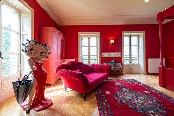 Living area - Room 'Baron' with Pool in High Season (Sixt-sur-Aff)