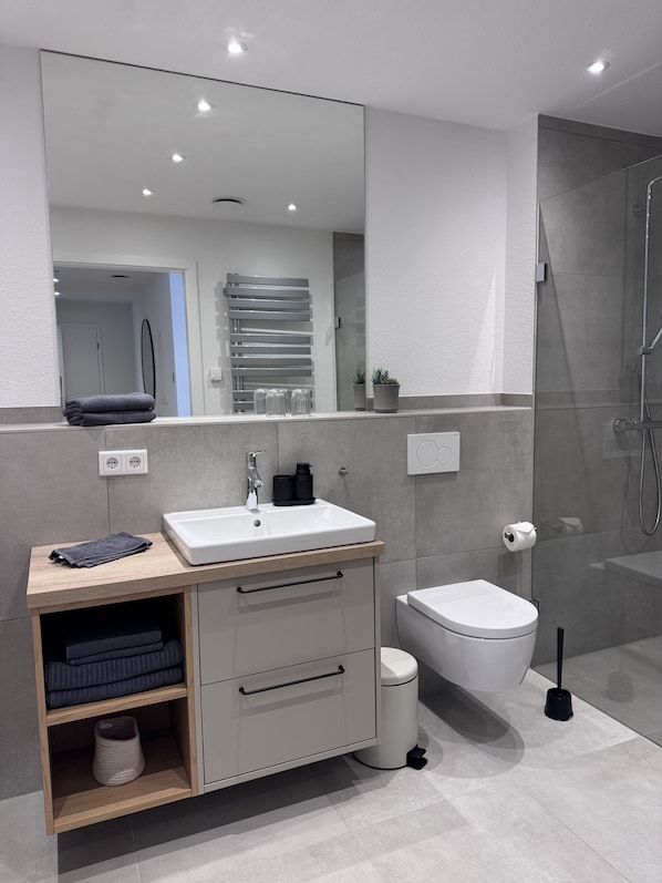 Bathroom - New Listing (Simmerath)