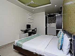 Room - Collection O Hotel Midland (Bhopal)