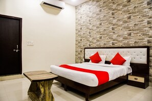 Room - Hotel O StayCraft (Bhopal)