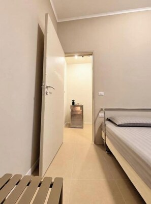 Room - New Listing (Benevento)