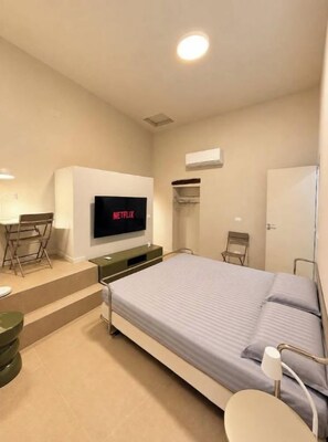 Room - New Listing (Benevento)
