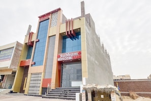 A multi-story building with a prominent medical facility sign. - Hotel O Subham Residency (Bikaner)