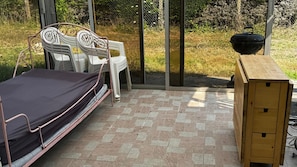 A room with a bed, a chair, a table, and a window. - Holiday Home 'De Plein Pied Avec Jardin' with Shared Terrace, Private Garden and Wi-Fi (Chaillevette)