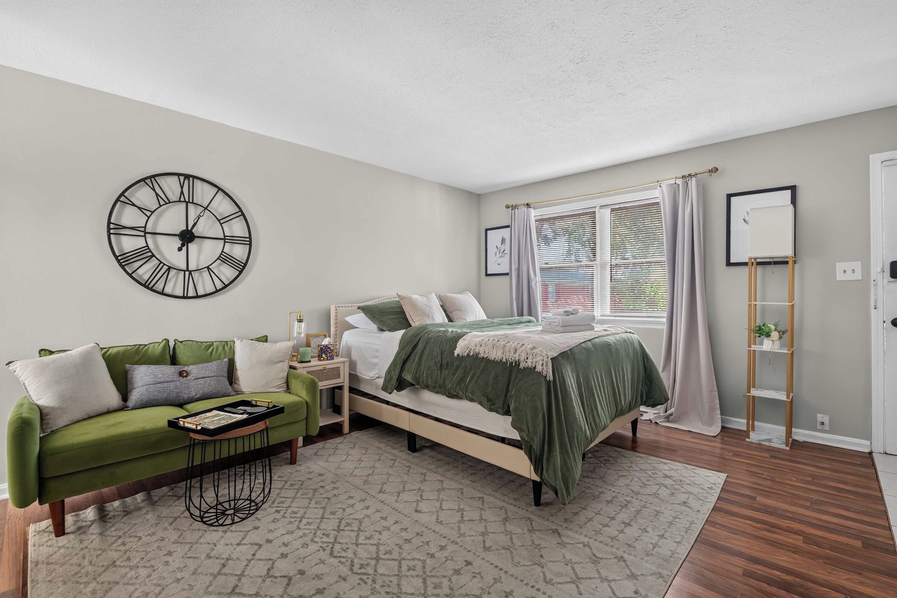 Bedroom: Relax and unwind in this cozy bedroom, featuring a warm and inviting atmosphere. The perfect retreat to enjoy peaceful nights, restful sleep, and refreshing mornings during your stay.