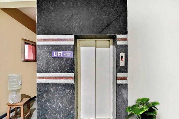 An elevator with a sign indicating it is for 4 members only. - Hotel O JP PALACE (Doddaballapura)