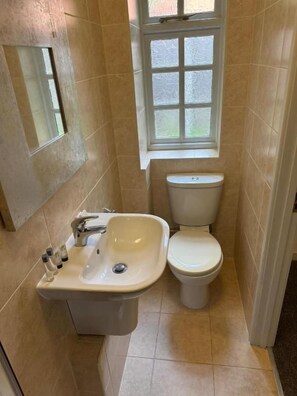 Bathroom - The Roebuck Alcester (Kings Coughton)