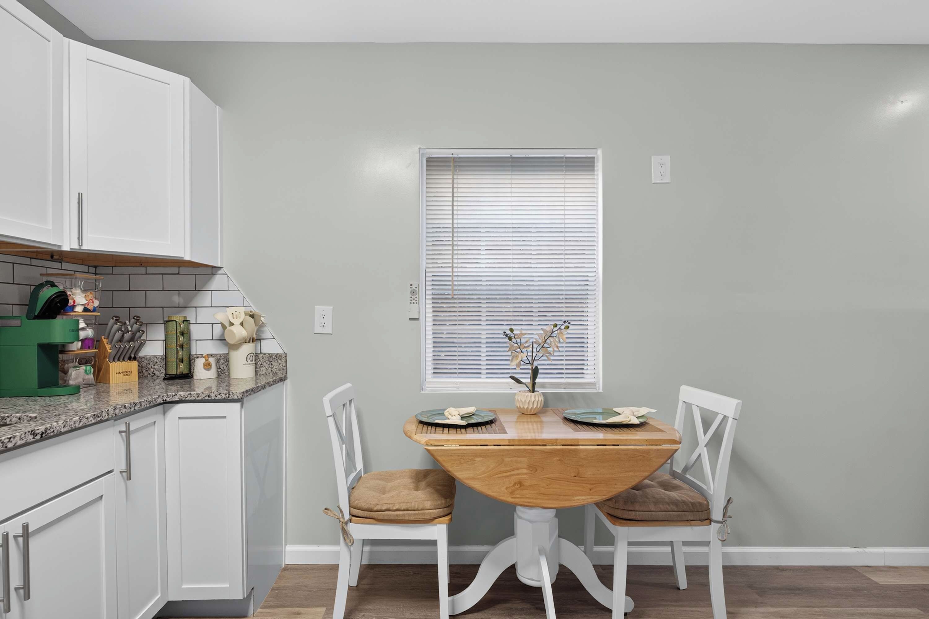 Kitchen: Cook up something delicious in this inviting kitchen, designed to make meal preparation easy and convenient. Perfect for everything from quick breakfasts to hearty dinners.