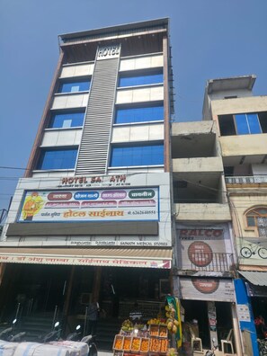 A multi-story building with a prominent sign for a hotel on the top floor. - Hotel Sainath Chhindwara (Chhindwara)