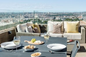 Outdoor dining - New Listing (Madrid)