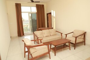 Living area - Nilgiri Woodlands Service Apartments (Mysuru)