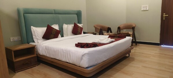 Room - HOTEL VISHWAMATI (Aurangabad)