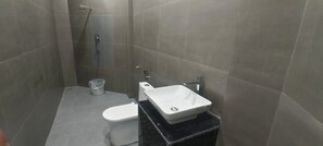 Bathroom - HOTEL VISHWAMATI (Aurangabad)
