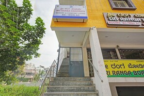 A multi-story building with signage for Sri Ranga Comforts, indicating luxury and comfort living options. - Hotel O Sri Ranga Boarding & Lodging (Bangalore)