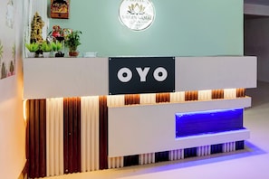A reception desk with a sign that reads 'OYO.' - Hotel O Swarn kamal Inn (Patna)