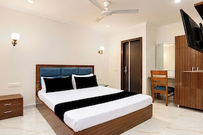 A bedroom with a bed, bedside table, wardrobe, and a television. - Hotel O The Anand Hotel (Zirakpur)