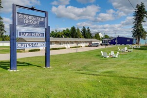 A sign for Sunrise Side Resort with Lake Huron and Suites Cabins.