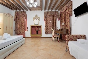 A room with a bed, a desk with a chair, a television, and a mirror. - Ca' Residenza Rialto (Venice)