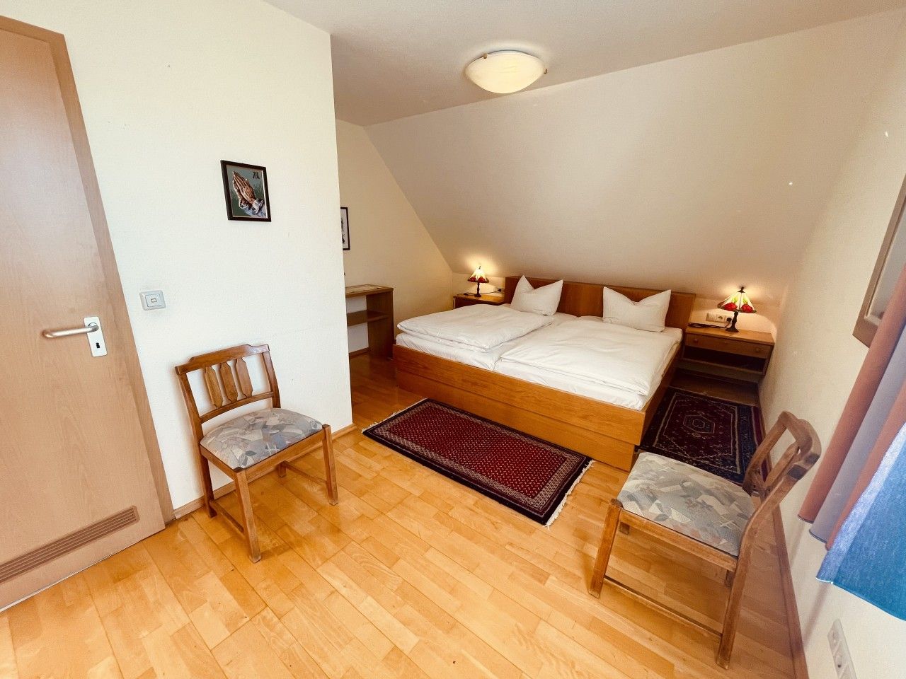 Doppelzimmer – ruhig, hell, mit Sitzplätzen