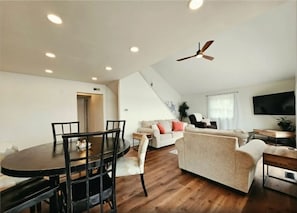 Living area - Lakefront Escape / Big views & Hot Tub (Sunrise Beach)