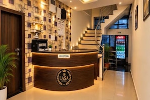 Quầy tiếp tân