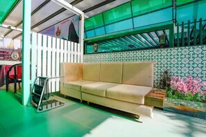 Lobby sitting area - FabHotel Kalashray Homestay (Nashik)