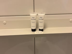 Two toiletry items on a white shelf in a bathroom. - GuestReady – Restful Double En-Suite in Gloucester (Gloucester)