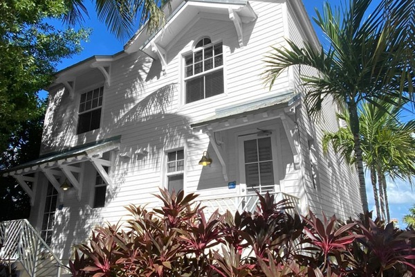 Step outside to charming coastal architecture and breezy balconies.
