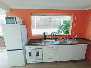 Private kitchen - New Listing (Sainte-Luce)