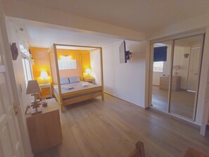Room - New Listing (Sainte-Luce)