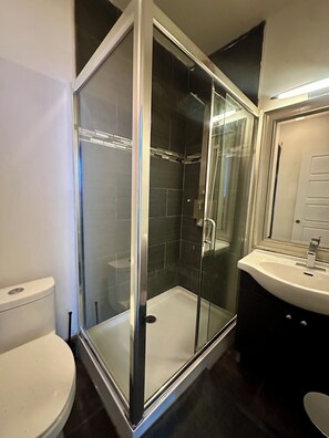 Bathroom - New Listing (Montréal)