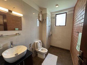 A modern bathroom with a large sink, toilet, and shower. - Ahas Pokuna Holiday Resort (Barandana)
