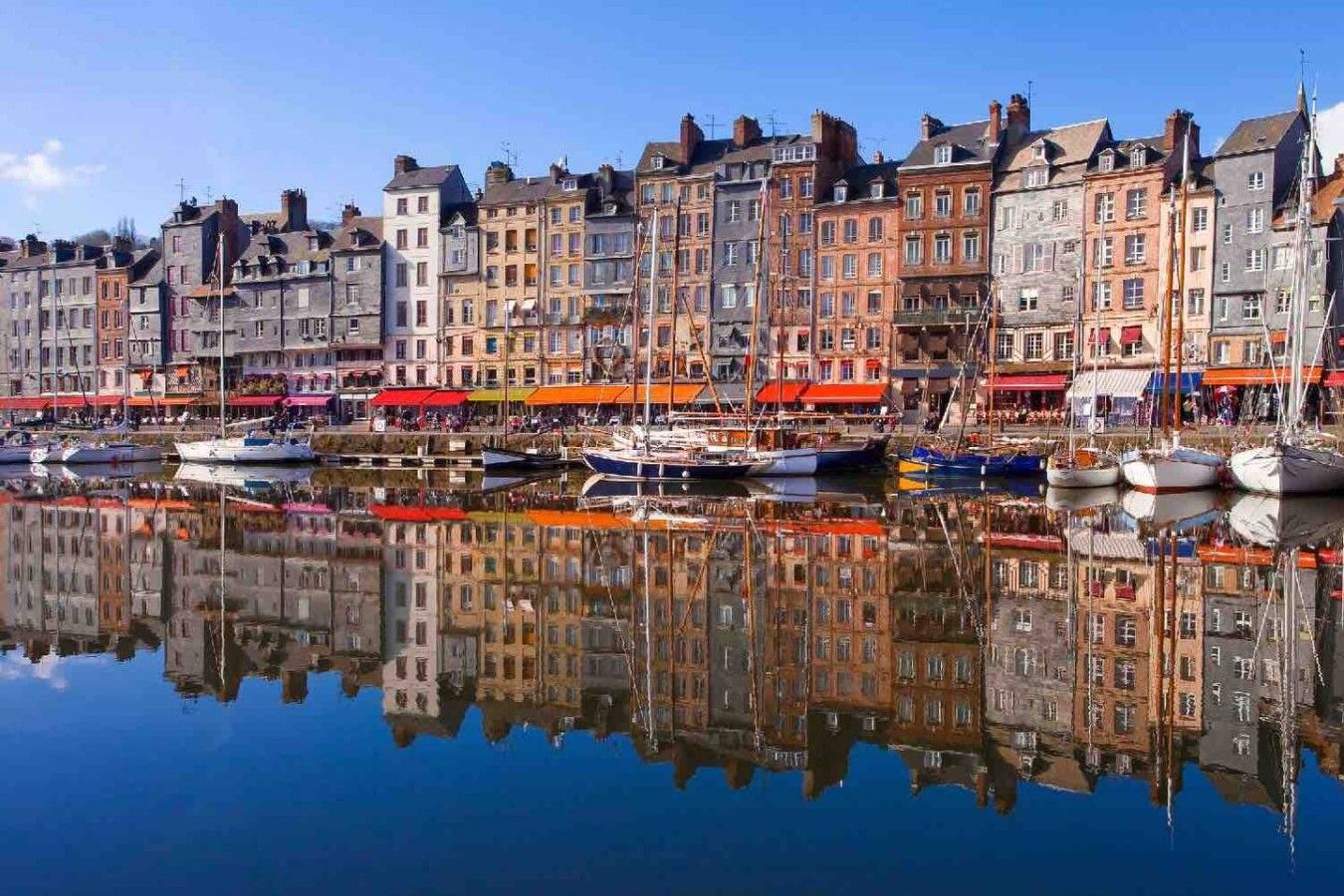 A waterfront with buildings and boats.