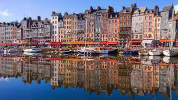 A waterfront with buildings and boats.