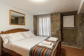 Room - Holiday Home 'Kaza Da Serra' (União das Freguesias de Moimenta da Serra e Vinhó)