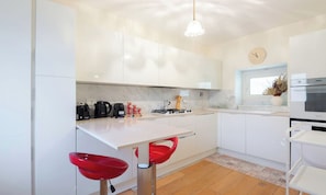 ROME SKYLINE PENTHOUSE WITH FIREPLACE, MARBLE BATHROOM AND ELEVATOR ...
