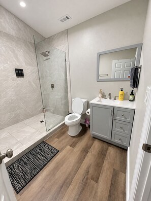 Bathroom - Spacious 3BR Jacksonville Home—Sleeps Up to 8 (Jacksonville)