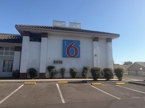 Property grounds - Sierra Gateway Inn (Oakdale)