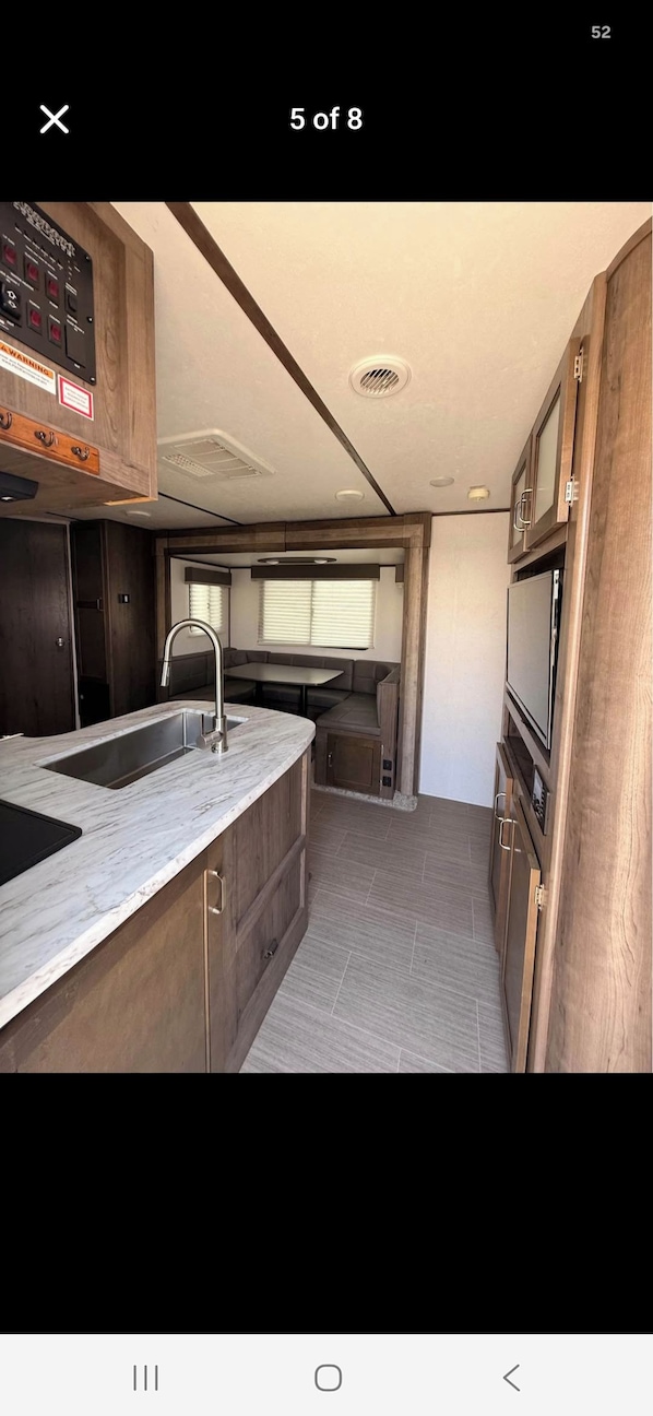 Interior - Spacious R/V and jacuzzi with the comfort of a boutique hotel. (Isabela)