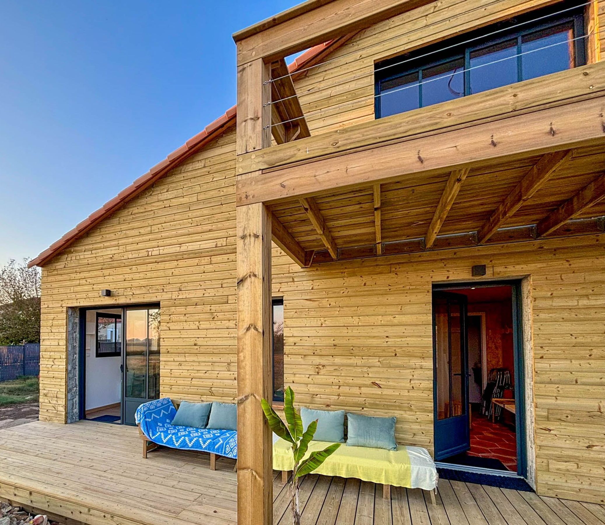 Gîte agréé Gîtes de France en Vendée : Gîte Shanty et Accès Salle de Yoga (porte de droite)