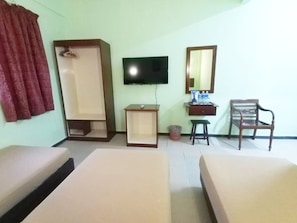 Room - Analisa Beach Resort (Pulau Pangkor)