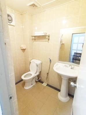 Bathroom - Analisa Beach Resort (Pulau Pangkor)