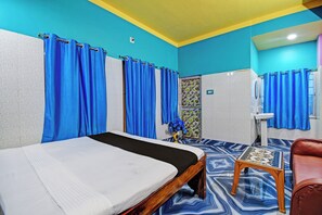A room with a bed, a chair, a sink, and a window with curtains. - Hotel O Mohona Residency & Restaurant (Berhampore)