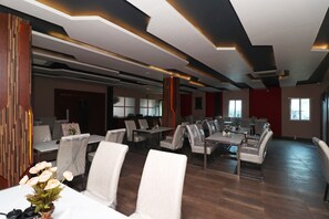 Dining - Hotel O Nirmalya Plaza (Behrampur)