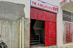 A building with a sign reading 'THE KING HEAVEN OYO' and a red shuttered entrance. - Hotel O THE KING HEAVEN (Bhongaon)