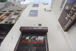 A hotel entrance with a sign for GROVER INTERNATIONAL.